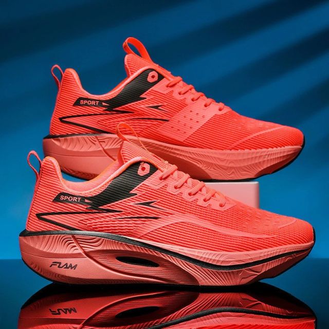 รองเท้าวิ่งคาร์บอน สีแดง